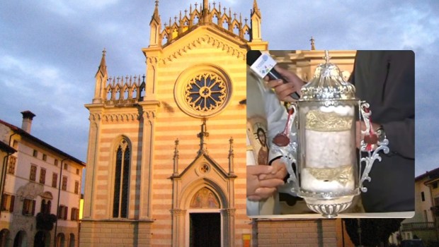 Katedra Najświętszego Ciała Chrystusa (Valvasone) i zdjęcia obrusa z relikwiami Ciała Pańskiego