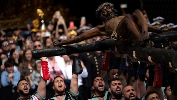 Corner Item Image - Antonio Banderas o znaczeniu Wielkiego Tygodnia