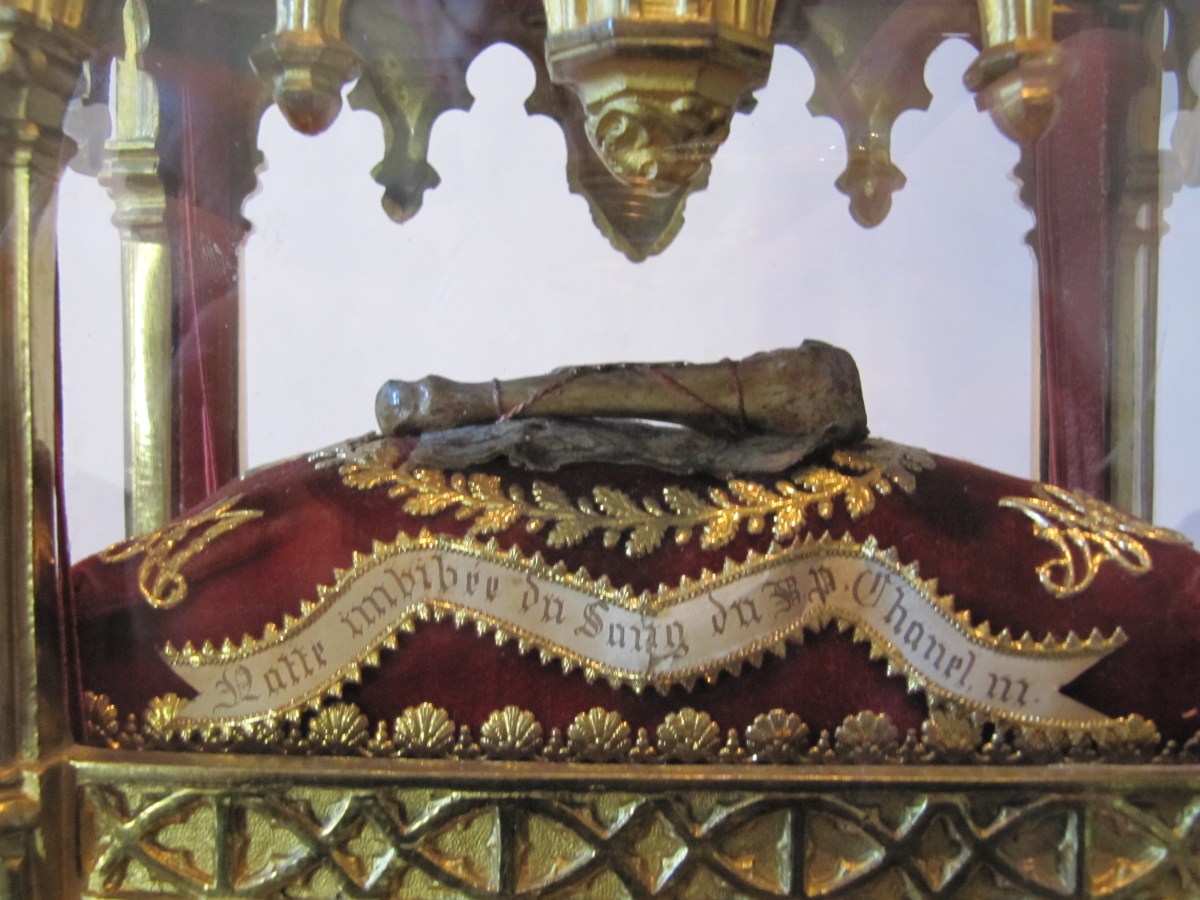 Relikwiarz św. Piotra Chanela znajdujący się w muzeum w Lyonie.