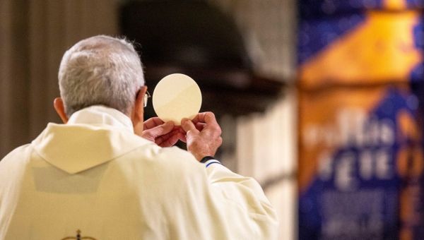 Corner Item Image - Rodzina Codziennej Eucharystii. Msza Święta jest centrum ich życia [galeria]