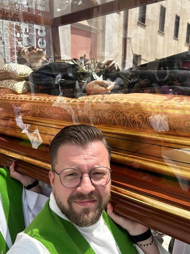 O. Wacław Zyskowski CSsR z relikwiarzem św. Gerarda