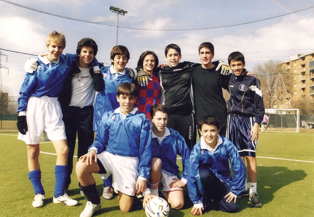 San Carlo Acutis jugando fúbol