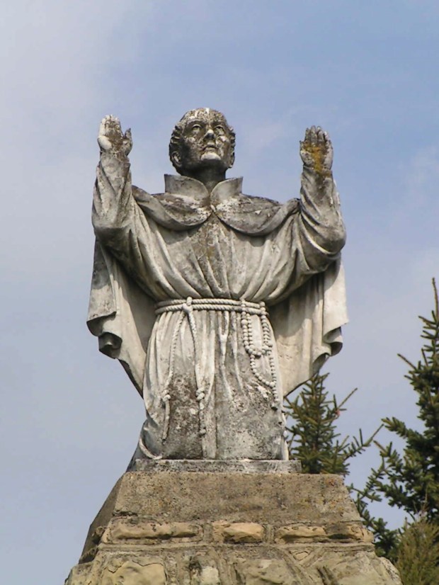Figura św. Jana z Dukli w Dukli przed kościołem bernardynów w Dukli