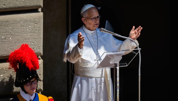 pope-leo-xiv-angelus-castel-gandolfo
