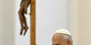 Czy papież już zdecydował ws. Mszy łacińskiej? Nie tak szybko, mówi znana watykanistka