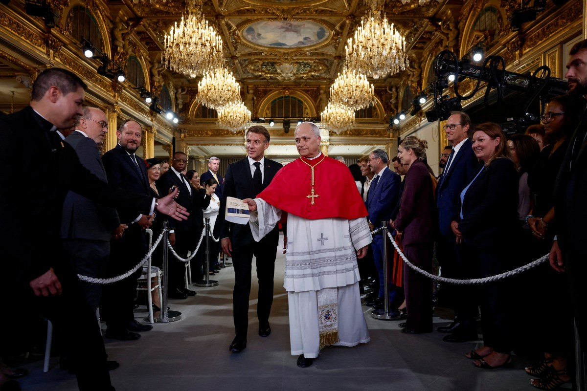 POPESVISITTOFRANCE-01-Pope-Leo-XIV-Macron-Elysee-Presidential-Palace