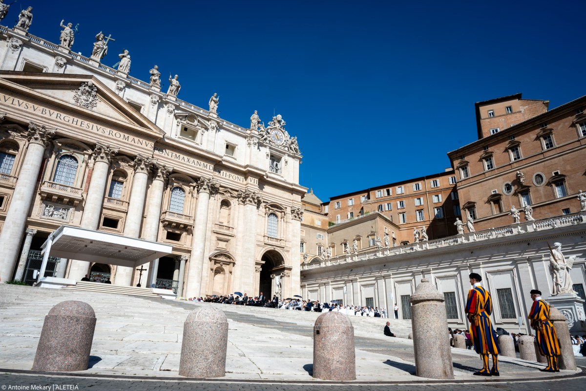pope-leo-xiv-audience-st-peter-square